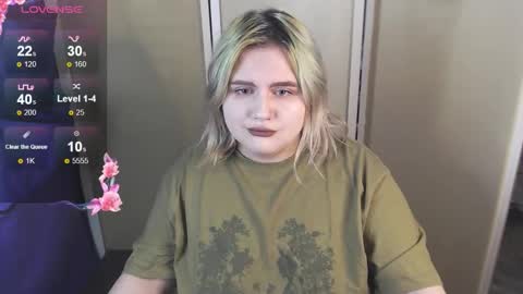 Snapshot of ice_baby01 chatting on 10.25.25 Alice Bunny666 online show from 10.25.25