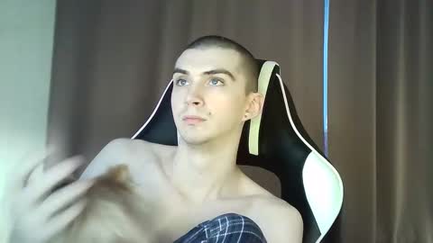 MAX online show from 02.04.25