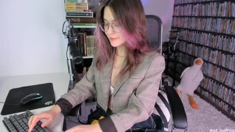 Snapshot of icefroq chatting on 01.21.25 Julia online show from 01.21.25