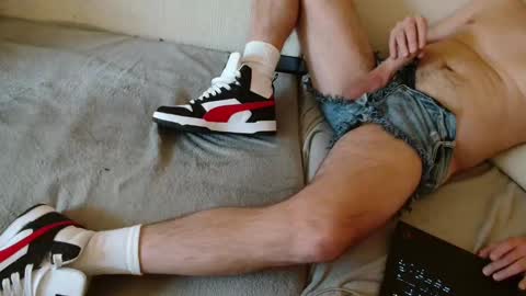 Snapshot of ich_hh chatting on 01.06.25 SnowTiger online show from 01.06.25