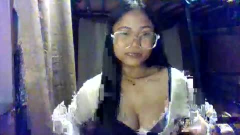 Snapshot of idk_solarx chatting on 04.22.26 tee3n asian solarx online show from 04.22.26
