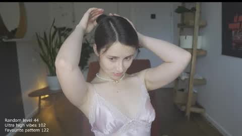 Snapshot of ifyouleave chatting on 11.01.25 Belle online show from 11.01.25