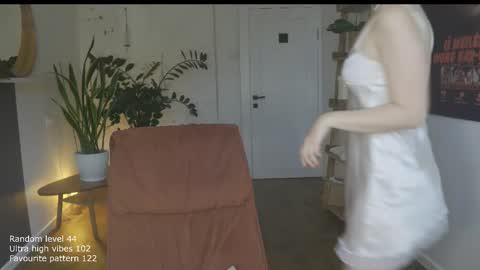 Snapshot of ifyouleave chatting on 11.02.25 Belle online show from 11.02.25