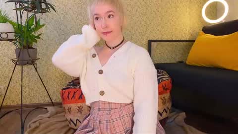 Emmy  help me reach 100 thumbs up online show from 02.09.25