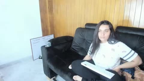 Snapshot of iko_deli chatting on 03.10.25 valentina online show from 03.10.25