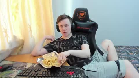 Snapshot of iliaskrislove chatting on 05.19.26 iliaskris online show from 05.19.26