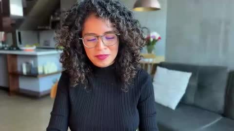 Snapshot of illaroom chatting on 02.19.25 Kloe online show from 02.19.25