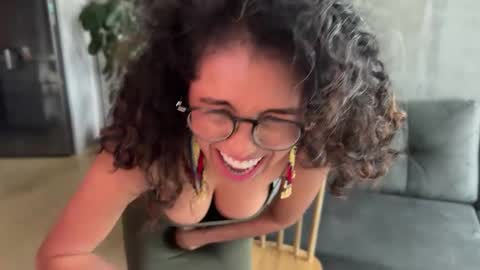 Snapshot of illaroom chatting on 02.22.25 Kloe online show from 02.22.25