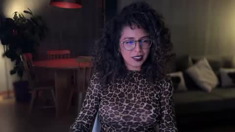 Snapshot of illaroom chatting on 02.27.25 Kloe online show from 02.27.25