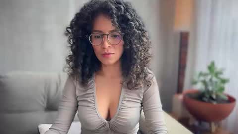 Snapshot of illaroom chatting on 10.01.25 Kloe online show from 10.01.25