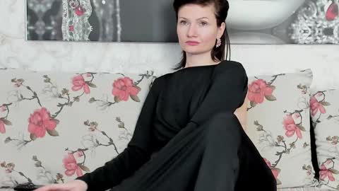 Snapshot of illegalbeauty87 chatting on 01.05.25 Ingrid or more easier...Miss  GoDDess Mistress online show from 01.05.25