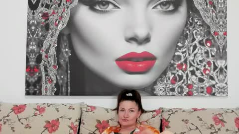 Snapshot of illegalbeauty87 chatting on 09.08.25 Ingrid or more easier...Miss  GoDDess Mistress online show from 09.08.25