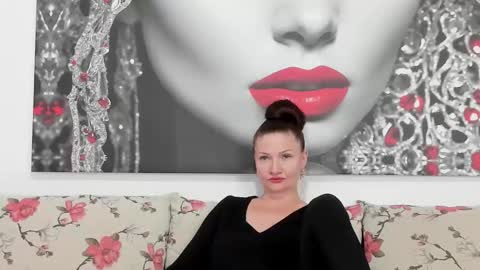 Snapshot of illegalbeauty87 chatting on 09.09.25 Ingrid or more easier...Miss  GoDDess Mistress online show from 09.09.25