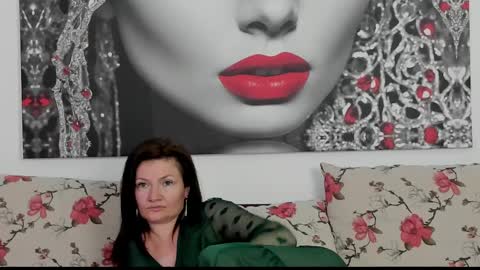 Snapshot of illegalbeauty87 chatting on 05.12.26 Ingrid or more easier...Miss GoDDess Mistress online show from 05.12.26