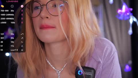 Snapshot of illegaldream chatting on 12.17.25 Lindsey and Candice online show from 12.17.25