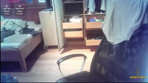 iloveyoutoo2000 online show from 10.20.25