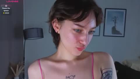 Snapshot of iluminadangoun chatting on 06.13.26 Hello everyone Im Lily online show from 06.13.26