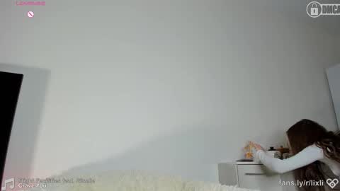 Snapshot of ilxil chatting on 12.05.25 Li online show from 12.05.25