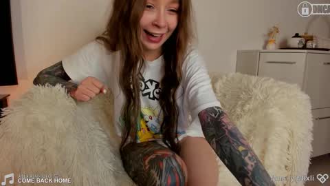 Snapshot of ilxil chatting on 12.20.25 Li online show from 12.20.25