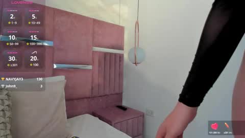 Snapshot of im_alejandra_ chatting on 12.19.24 Aleja  online show from 12.19.24