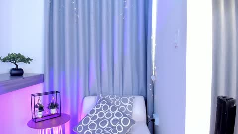 Snapshot of im_antonia chatting on 01.04.25  LUCY online show from 01.04.25