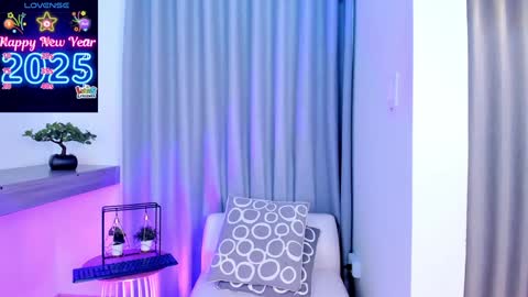 Snapshot of im_antonia chatting on 01.12.25  LUCY online show from 01.12.25