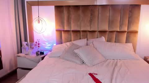 Anna  online show from 12.12.24