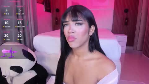 Snapshot of im_perla chatting on 11.27.25 Perla online show from 11.27.25