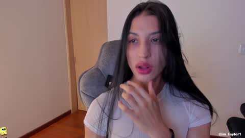 Snapshot of im_taylor chatting on 12.17.24 TAYLOR online show from 12.17.24