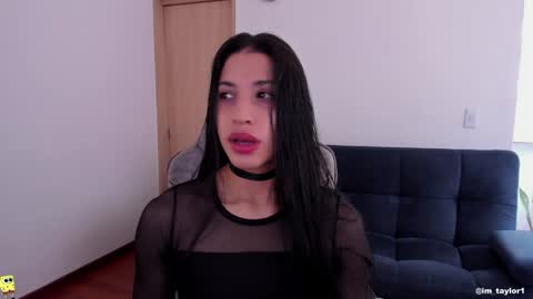 Snapshot of im_taylor chatting on 01.12.25 TAYLOR online show from 01.12.25