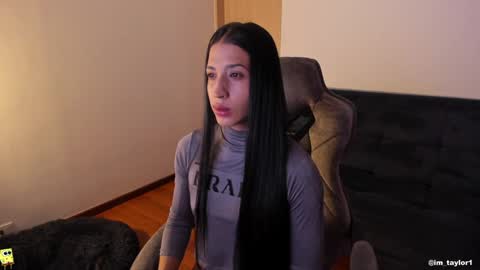 Snapshot of im_taylor chatting on 02.06.25 TAYLOR online show from 02.06.25
