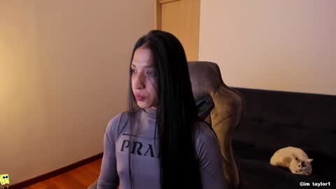 Snapshot of im_taylor chatting on 02.11.25 TAYLOR online show from 02.11.25