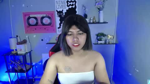 Snapshot of im_ur_girl_demure chatting on 05.08.26 kyline online show from 05.08.26