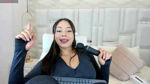 Snapshot of im_ximena chatting on 04.08.26 Xime online show from 04.08.26