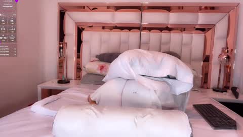 Snapshot of im_yours_01 chatting on 01.28.25 daniella online show from 01.28.25