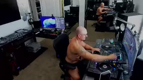 Snapshot of imdjazra chatting on 06.16.26 DJ Azra online show from 06.16.26