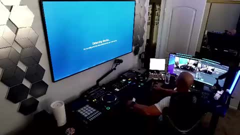 Snapshot of imdjazra chatting on 07.30.26 DJ Azra online show from 07.30.26