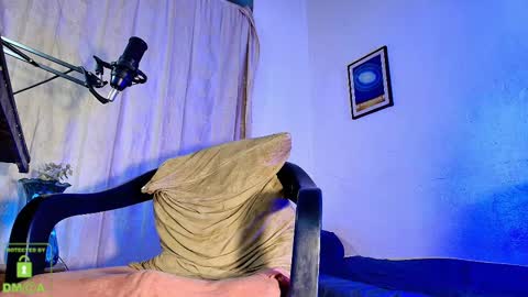 Daniel   thumb up me please its important Im new INDEPENDENT MODEL online show from 09.24.25