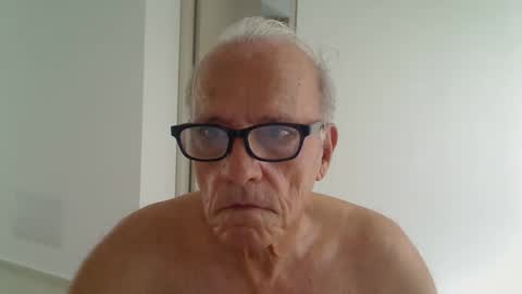 Snapshot of incendiado chatting on 11.01.25 incendiado online show from 11.01.25