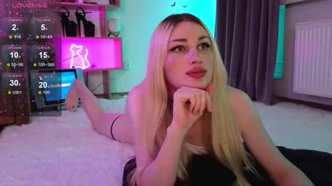  Dina  Help me reach 100 likes  online show from 11.25.25