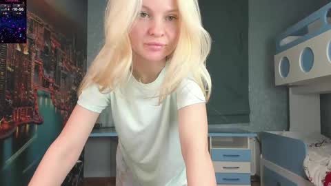 Snapshot of incredible__shell_ chatting on 04.27.26 Masha online show from 04.27.26