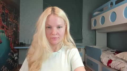 Snapshot of incredible__shell_ chatting on 04.28.26 Masha online show from 04.28.26