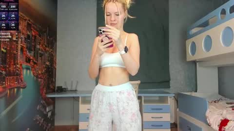 Snapshot of incredible__shell_ chatting on 05.03.26 Masha online show from 05.03.26