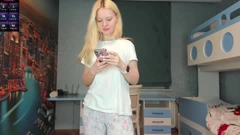 Snapshot of incredible__shell_ chatting on 05.10.26 Masha online show from 05.10.26
