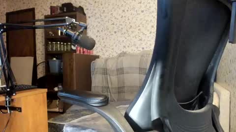 Snapshot of incredibleballbusting chatting on 03.25.26 Beau Beckett online show from 03.25.26