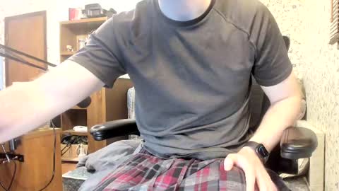 Snapshot of incredibleballbusting chatting on 04.04.26 Beau Beckett online show from 04.04.26