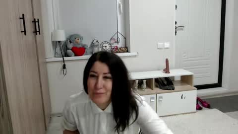 Della online show from 04.19.26