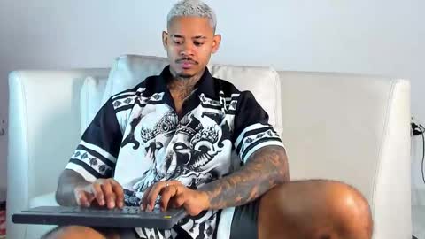 Snapshot of independent_project chatting on 02.01.26 Jacobo online show from 02.01.26