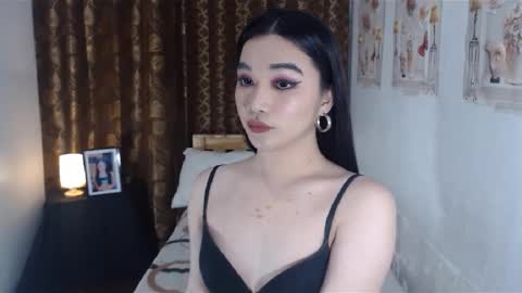 indestructabletrixie online show from 01.13.25