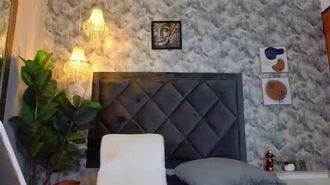 Snapshot of indi_rave chatting on 11.14.25 INDI online show from 11.14.25